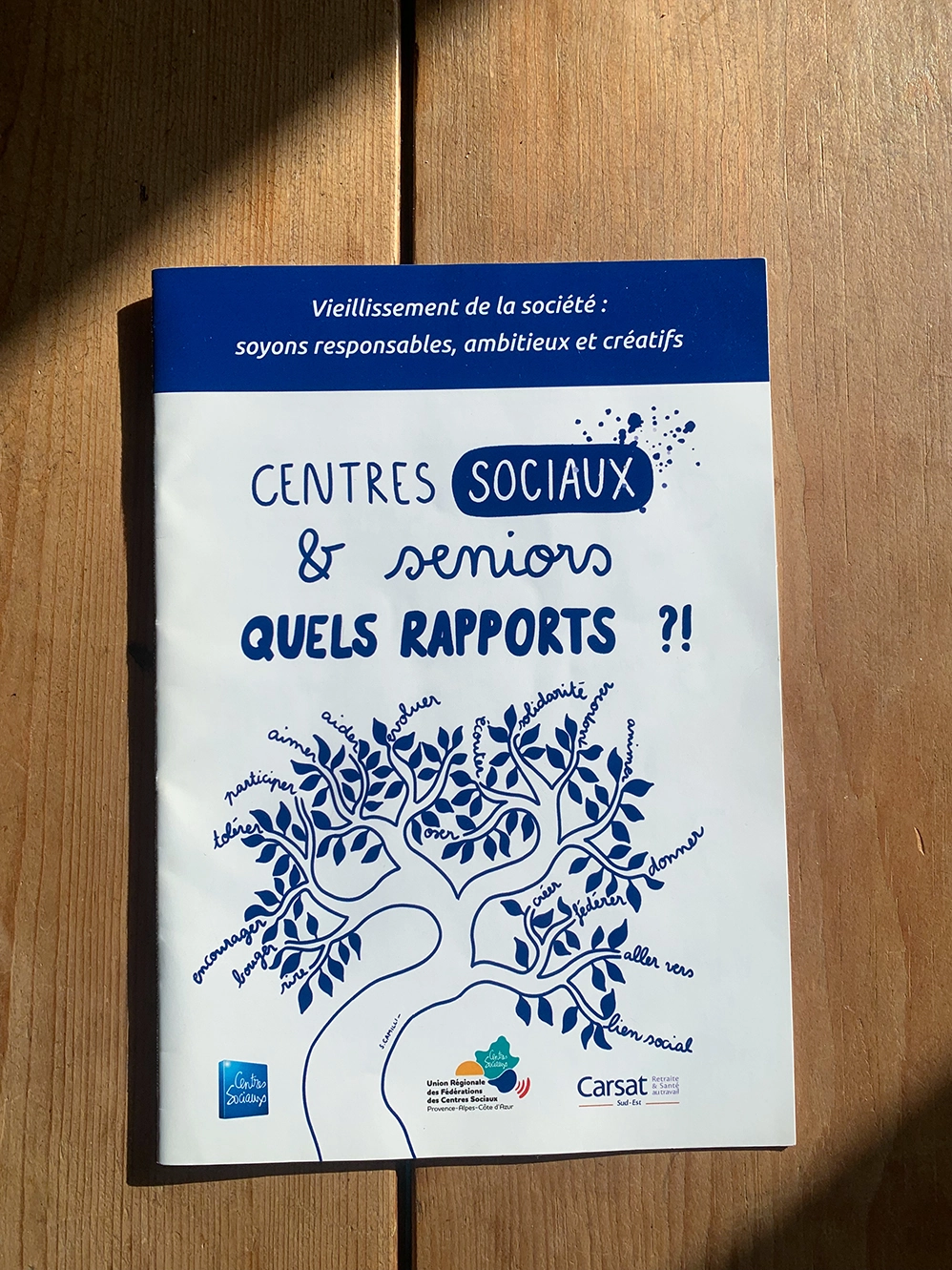 Livret seniors Union Régionale des Fédérations des Centres Sociaux PACA — design éditorial studio yh, graphiste Marseille